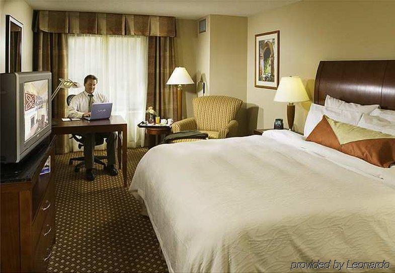 Hilton Garden Inn Plymouth Rum bild